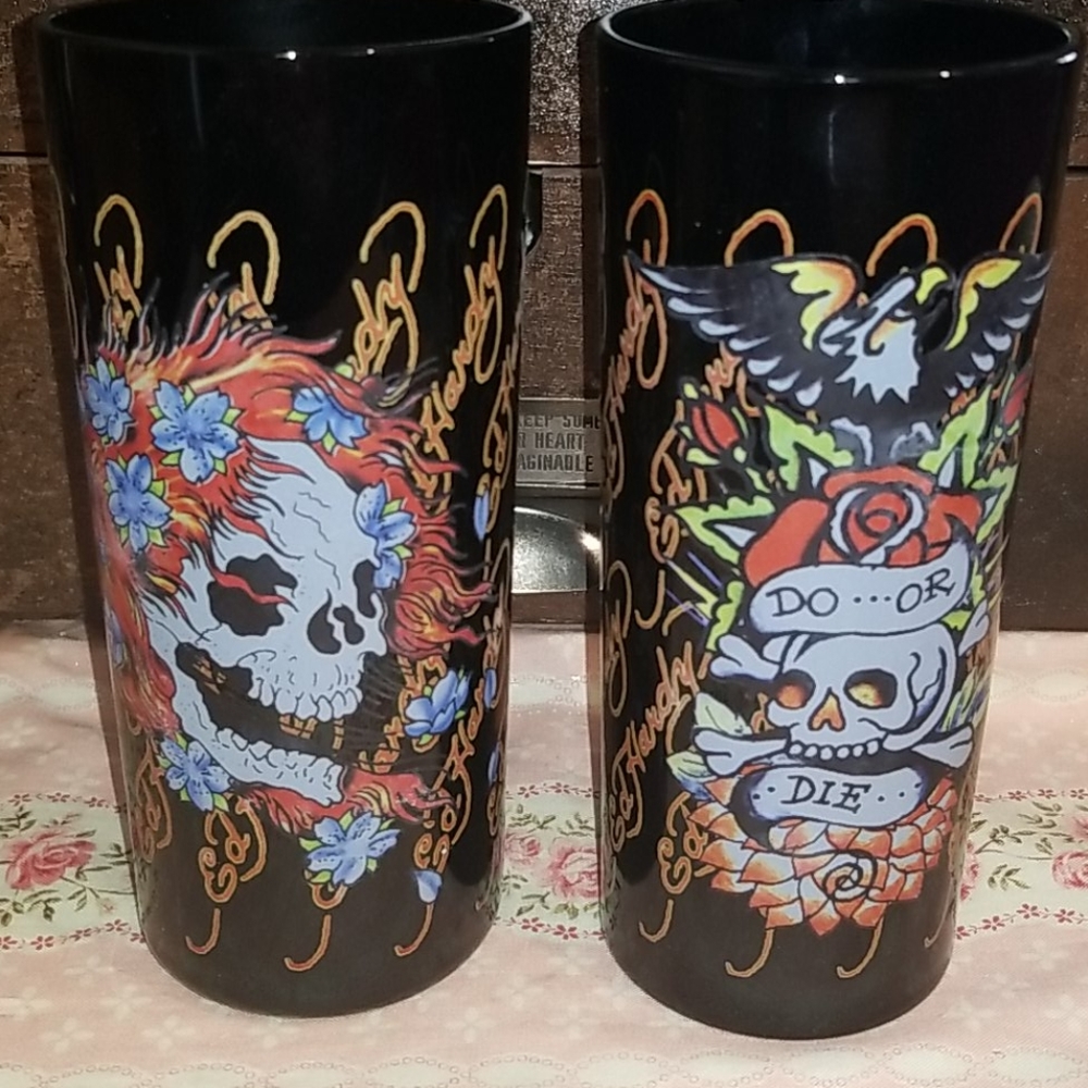 Don Ed Hardy Skulls Set of 2 Black Pint Glasses